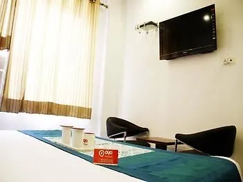 *** Hotel Oyo Rooms 10174-1 Gurudwara Road Delhi  India