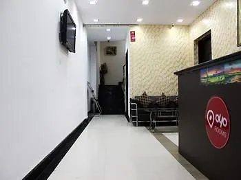 Hotel Oyo Rooms 10174-1 Gurudwara Road Delhi