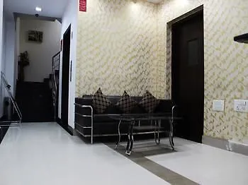 Oyo Rooms 10174-1 Gurudwara Road Delhi  India